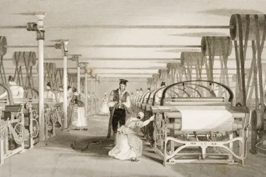 Weben an Kraftwebstühlen, Baumwollfabrikboden, graviert von James Tingle (fl.1830-60) um 1830